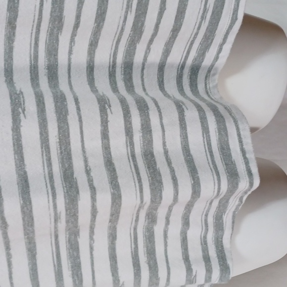 LULAROE WOMENS TOP SIZE M IN A BEAUTIFUL gray and white striped design - Picture 4 of 8